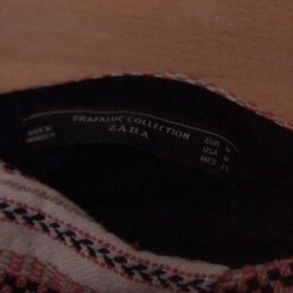 Zara Handle Crop-Top - Picture 3 of 3